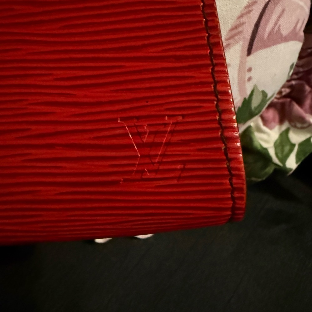 Authentic Louis Vuitton Carnime Red Epi Art Clutch - Picture 5 of 17